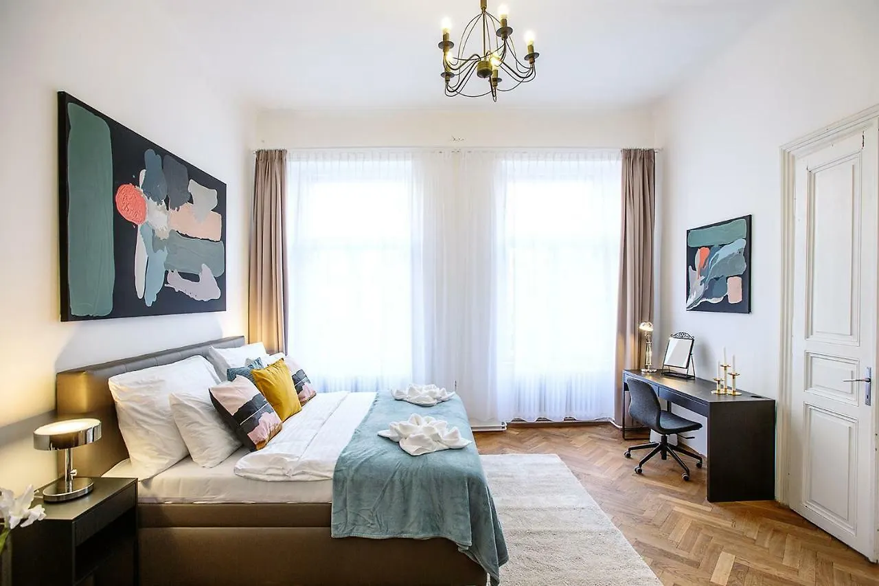 5Br 2Bath Family Apt 5Mins To Wenceslas Square Πράγα